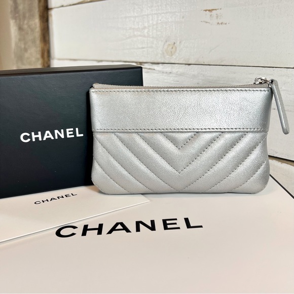 |SOLD| Chanel Chevron Lambskin Leather CC Logo Pouch - Picture 3 of 10